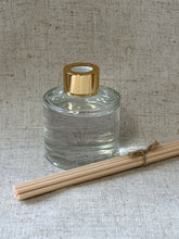 Load image into Gallery viewer, Teakwood - Luxury Reed Diffuser
